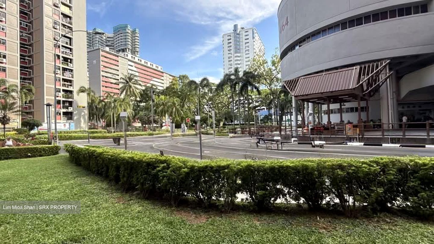 Crawford Centre (D7), Retail #580636111